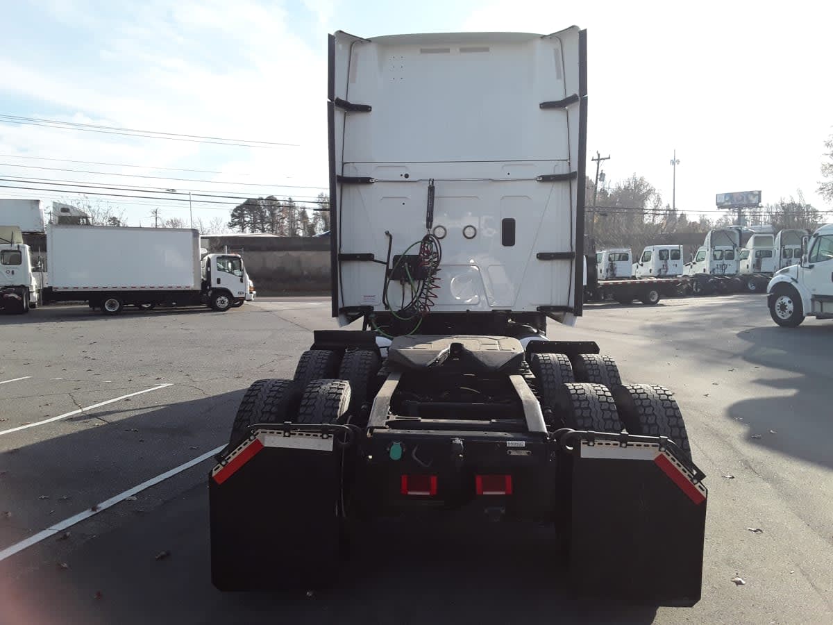 2022 International - image 5