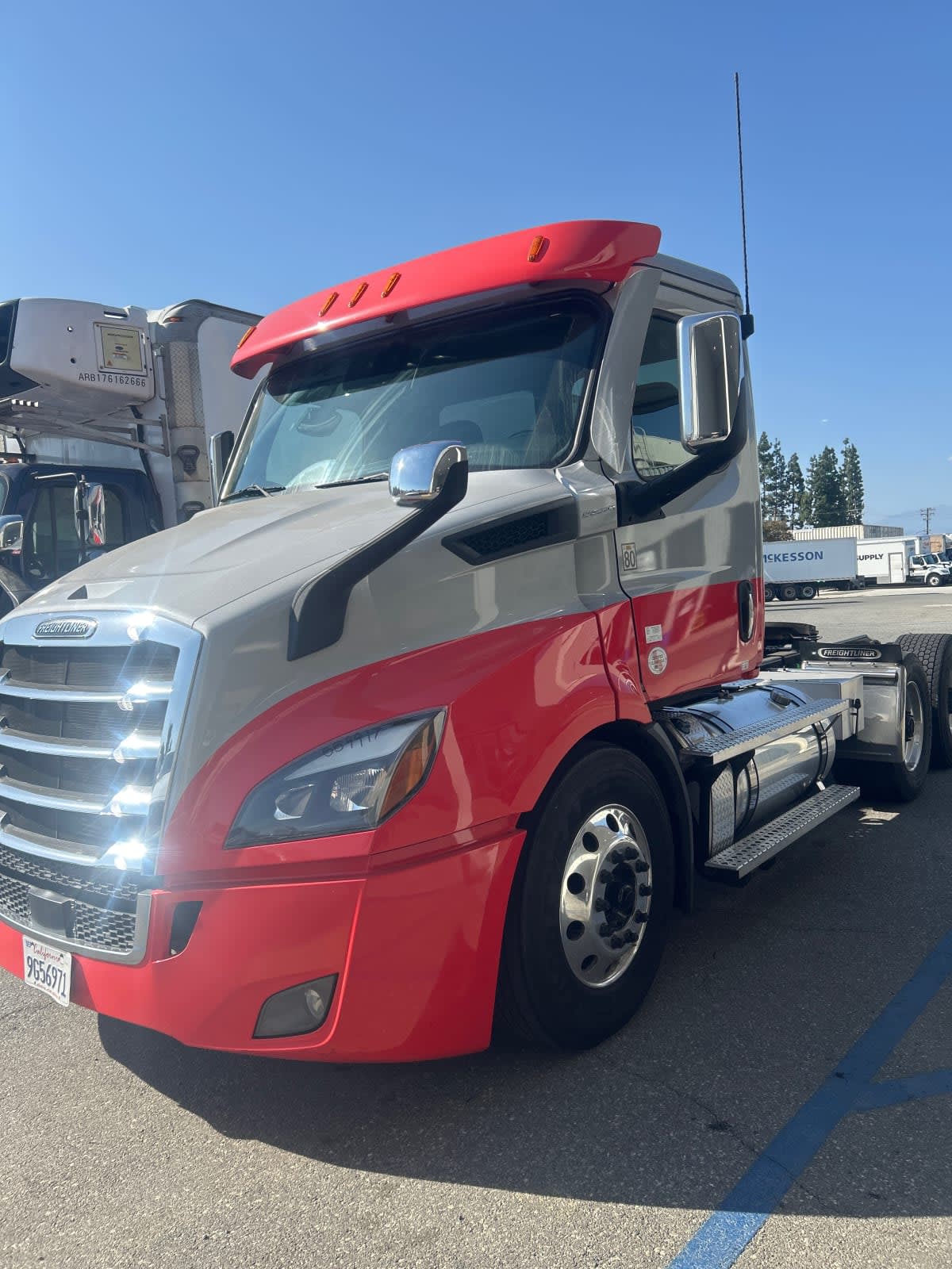 2022 Freightliner Cascadia in Pomona, CA — photo 3