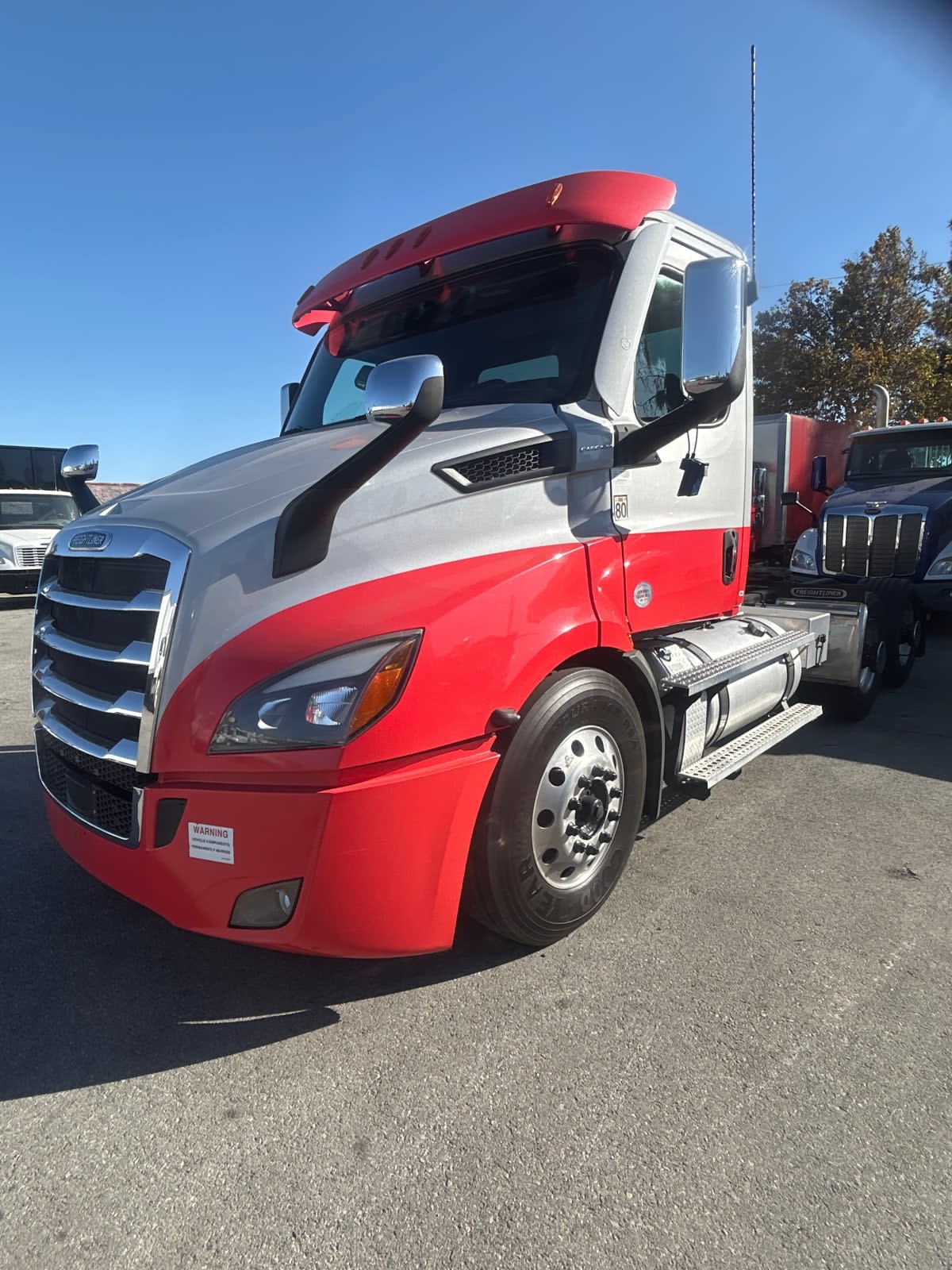 2022 Freightliner Cascadia in Montebello, CA — photo 3