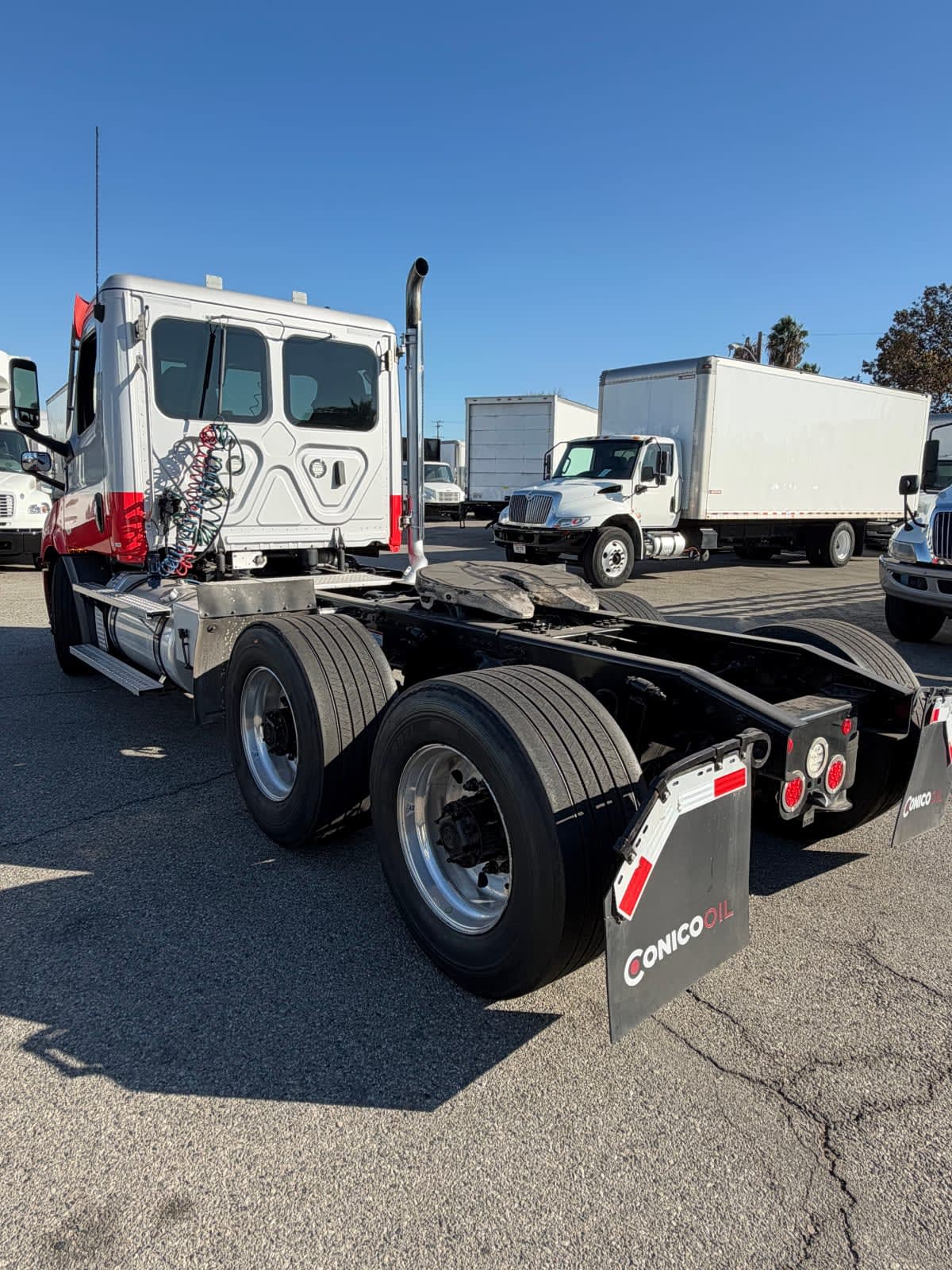 2022 Freightliner Cascadia in Montebello, CA — photo 6