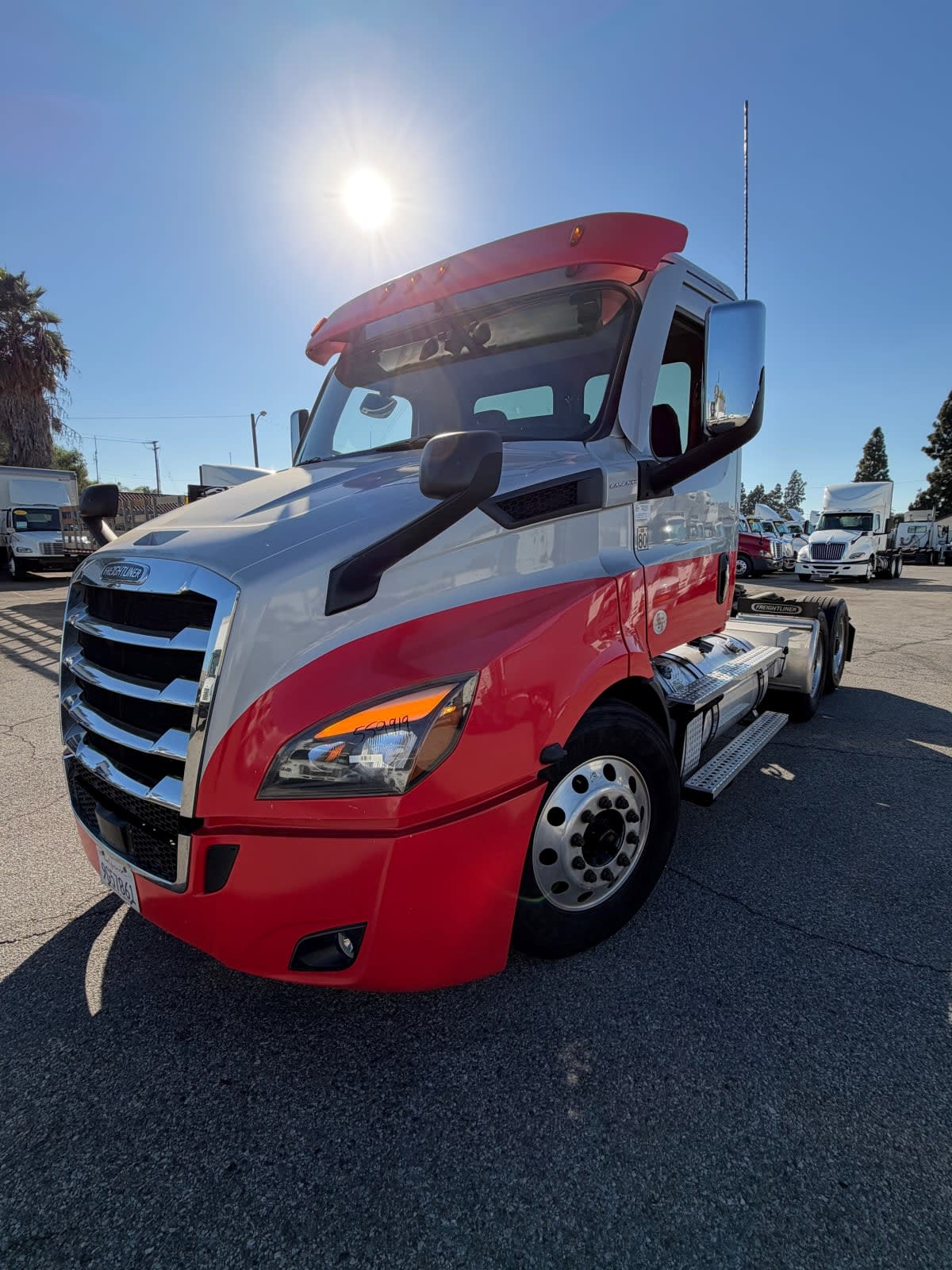 2022 Freightliner Cascadia in Montebello, CA — photo 3