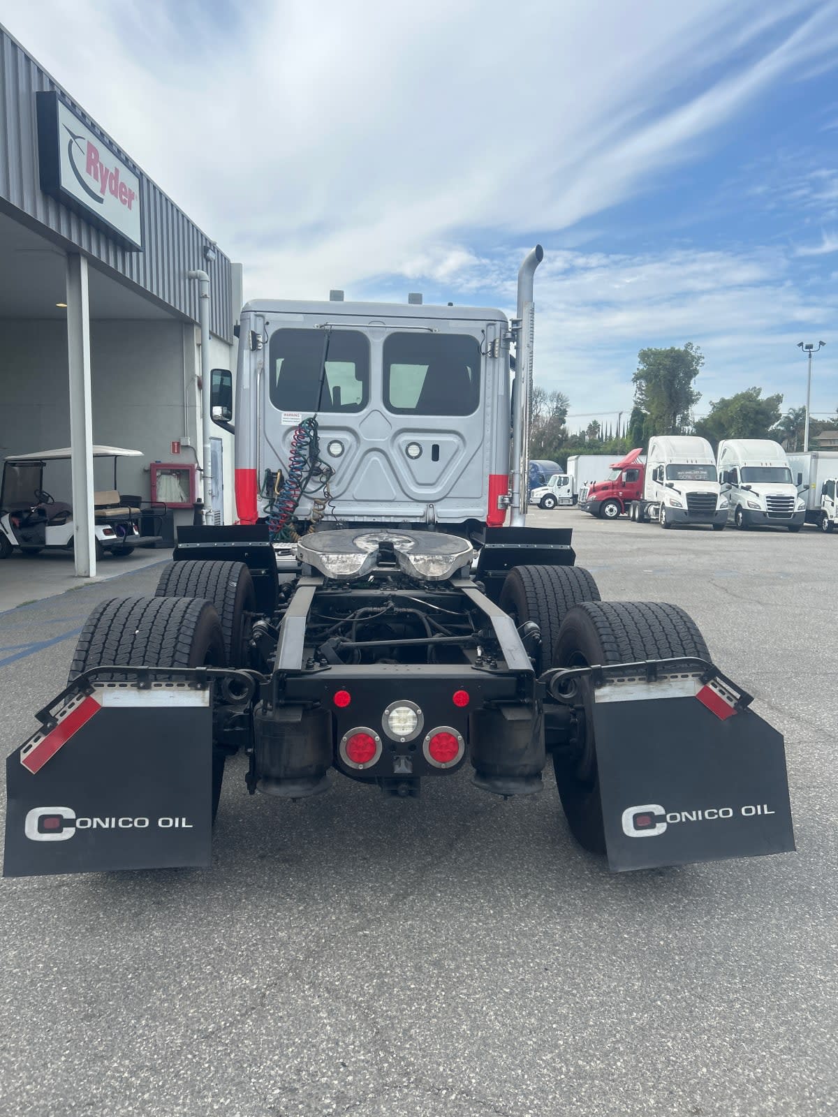 2022 Freightliner Cascadia in Pomona, CA — photo 5