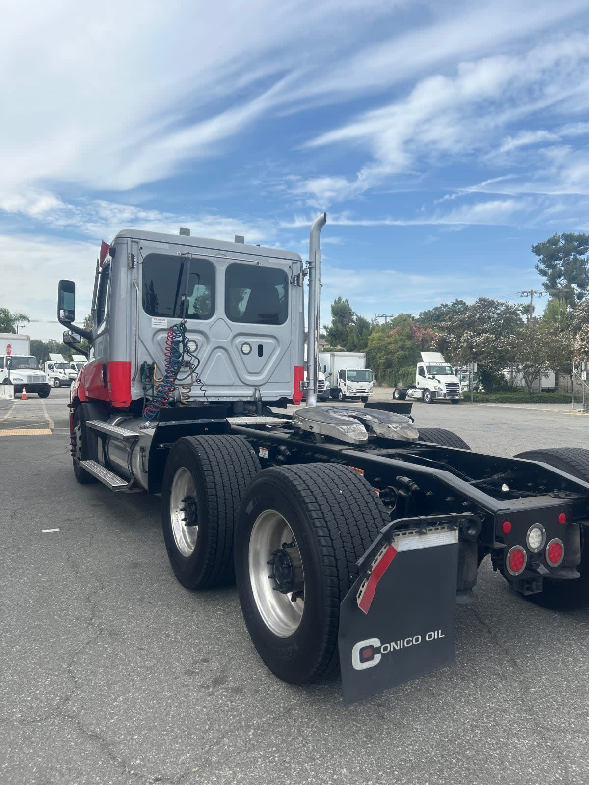 2022 Freightliner Cascadia in Pomona, CA — photo 6