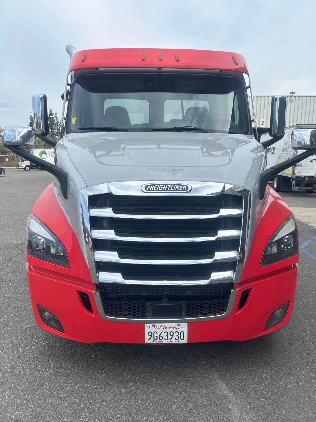 2022 Freightliner Cascadia in Pomona, CA — photo 2