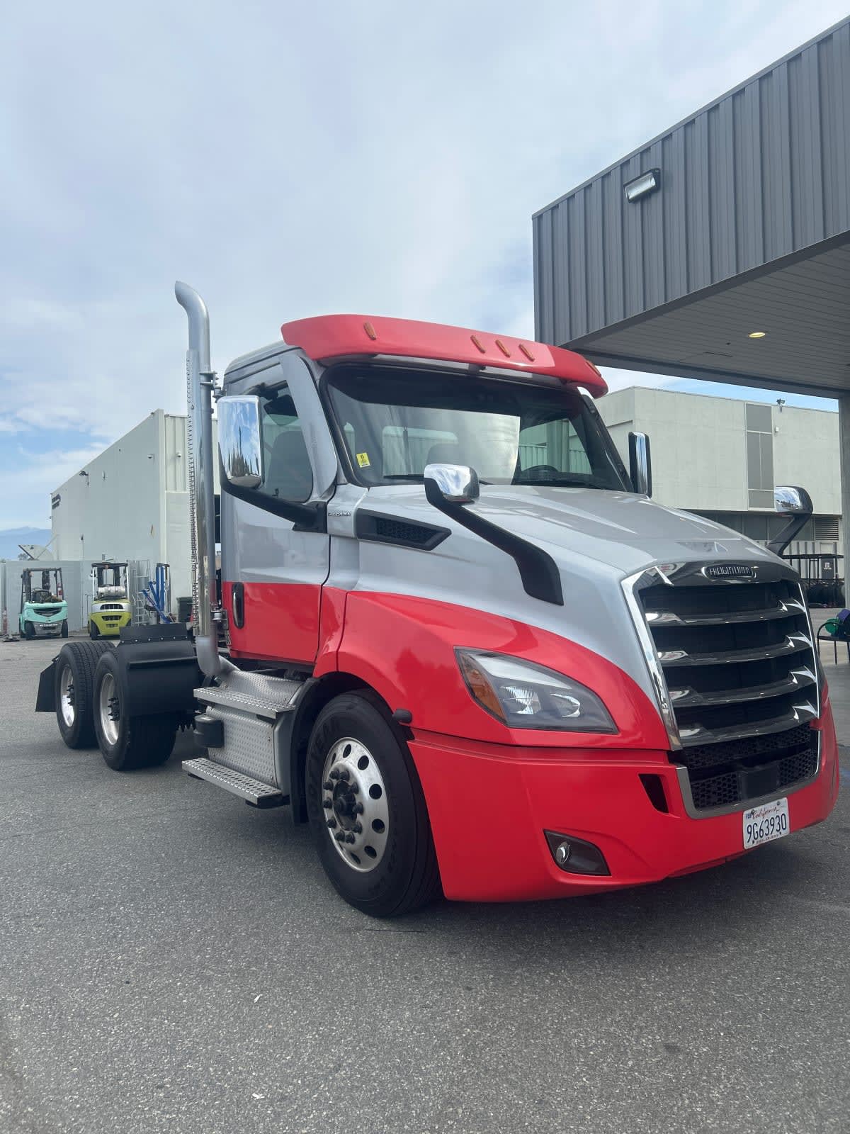 2022 Freightliner Cascadia in Pomona, CA