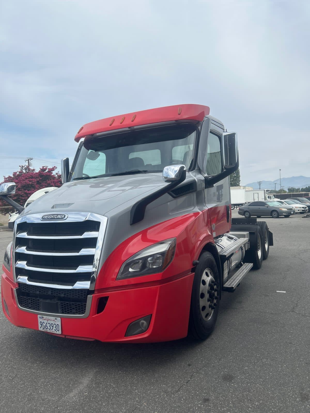2022 Freightliner Cascadia in Pomona, CA — photo 3