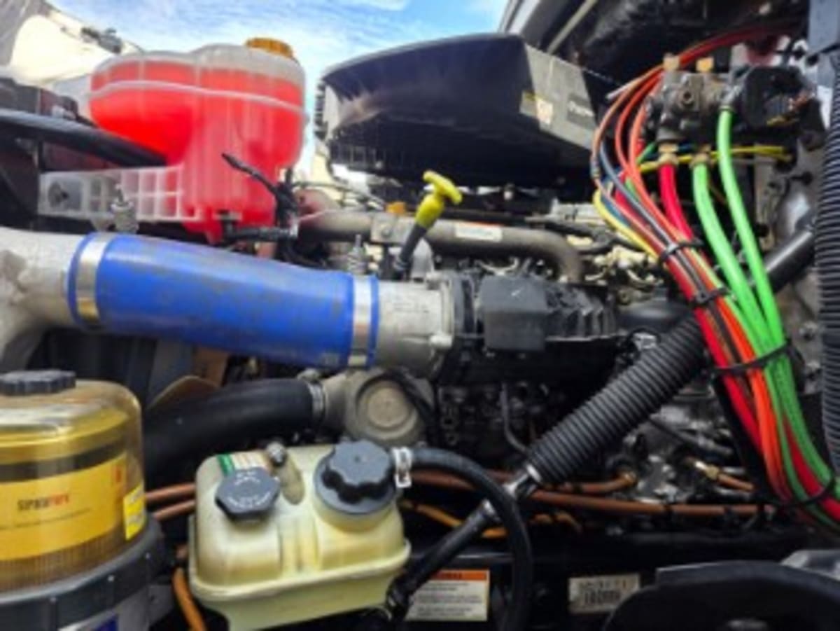 2022 Freightliner Cascadia in Pomona, CA — photo 8