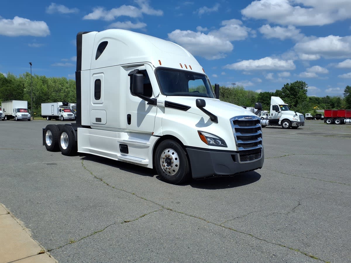 2022 Freightliner Cascadia in North Little Rock, AR — photo 3