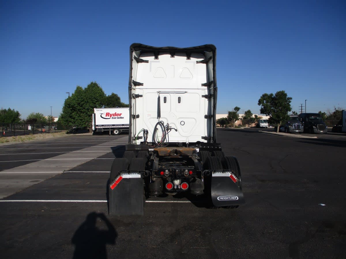 2022 Freightliner Cascadia in Commerce City, CO — photo 5