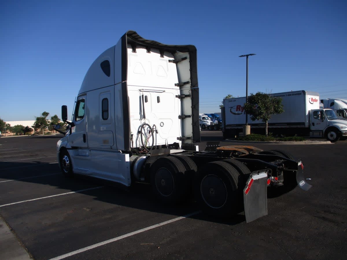 2022 Freightliner Cascadia in Commerce City, CO — photo 6