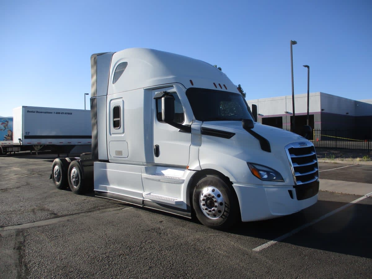 2022 Freightliner Cascadia in Commerce City, CO — photo 3