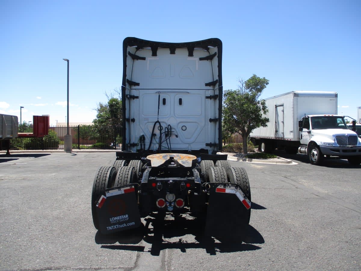 2022 Freightliner Cascadia in Commerce City, CO — photo 5