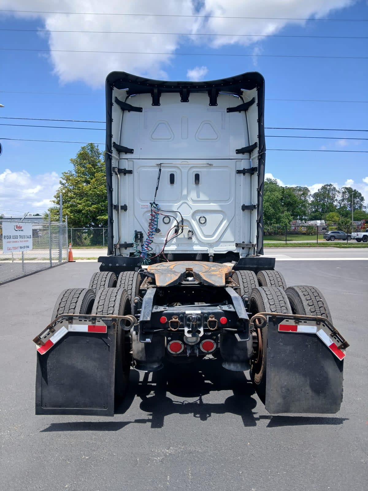 2022 Freightliner Cascadia in Jacksonville, FL — photo 5