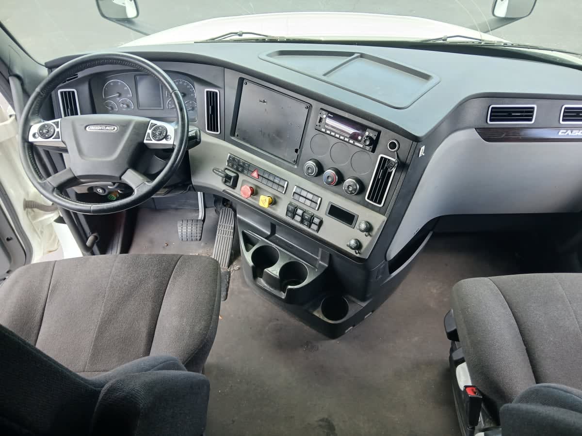 2022 Freightliner Cascadia in Jacksonville, FL — photo 7