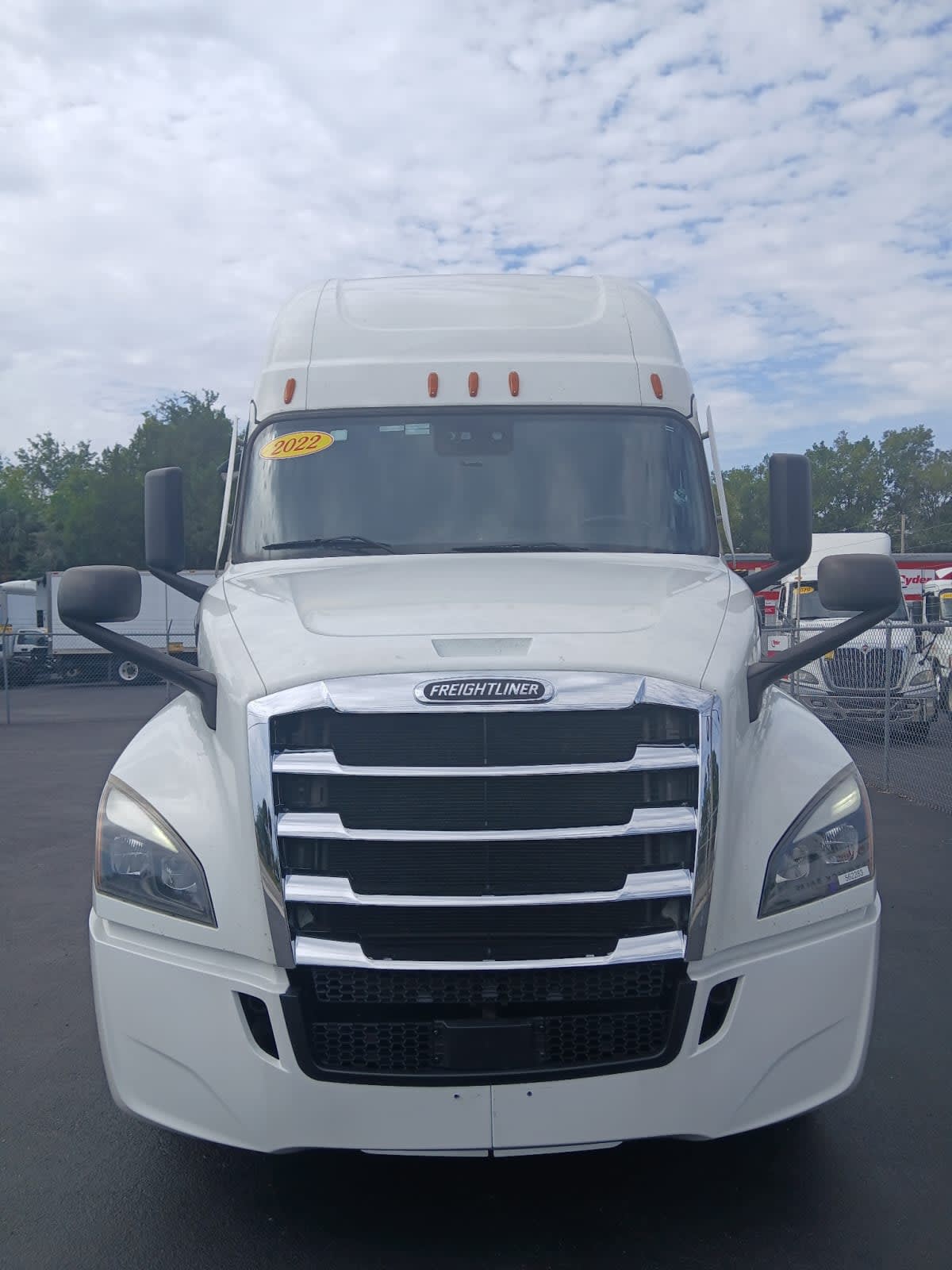 2022 Freightliner Cascadia in Jacksonville, FL — photo 2