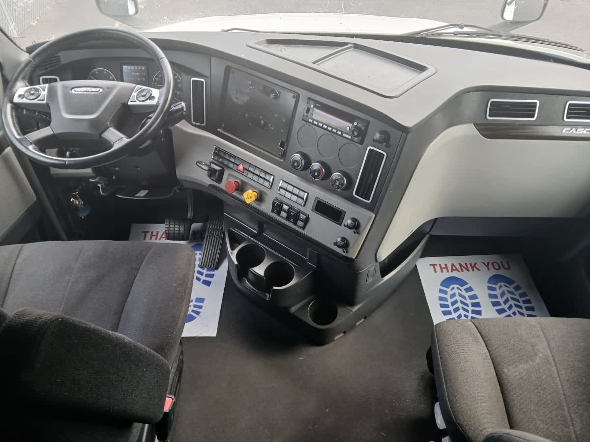 2022 Freightliner Cascadia in Jacksonville, FL — photo 7