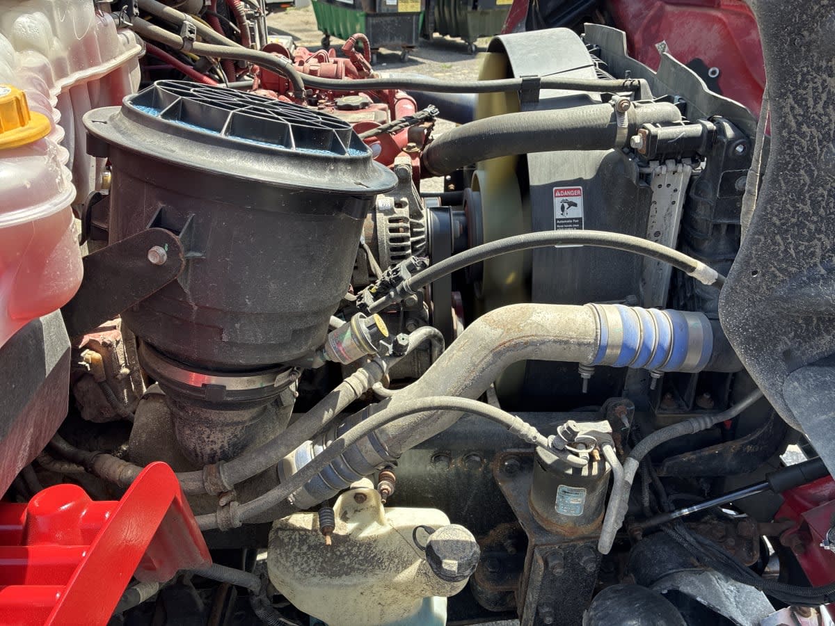 2022 Freightliner/Mercedes M2 106 562597