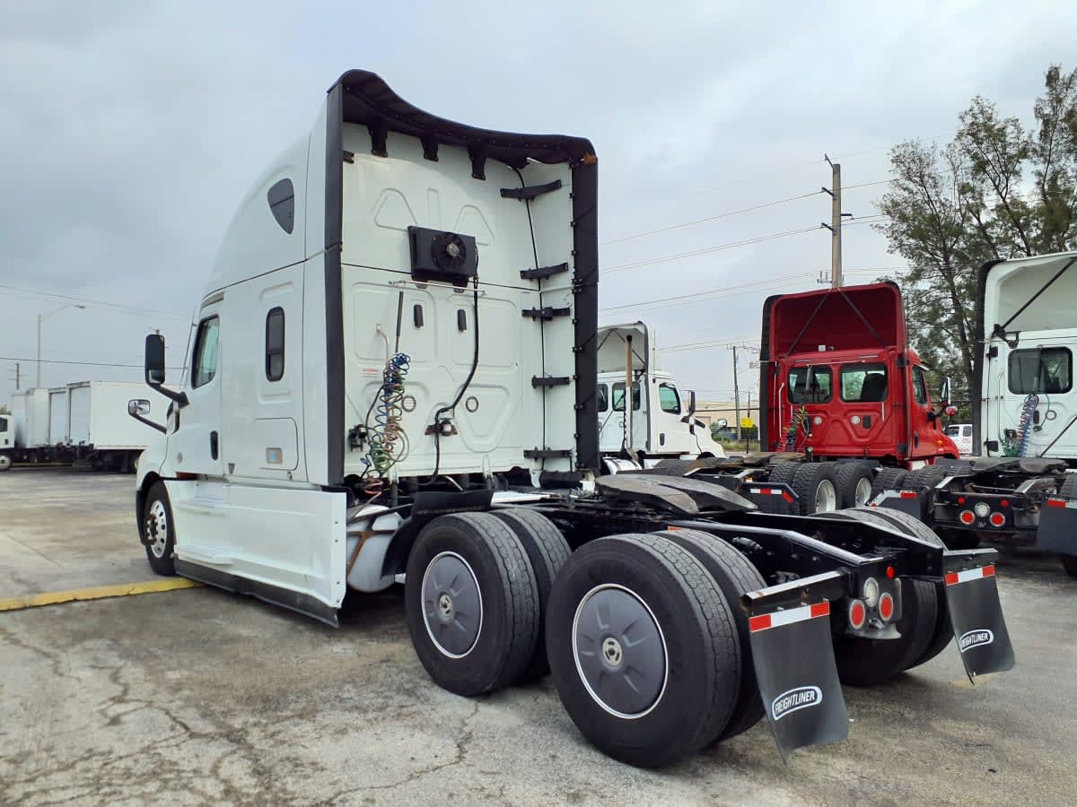 2022 Freightliner - image 6