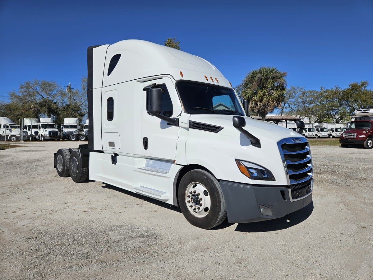 2022 Freightliner - image 3