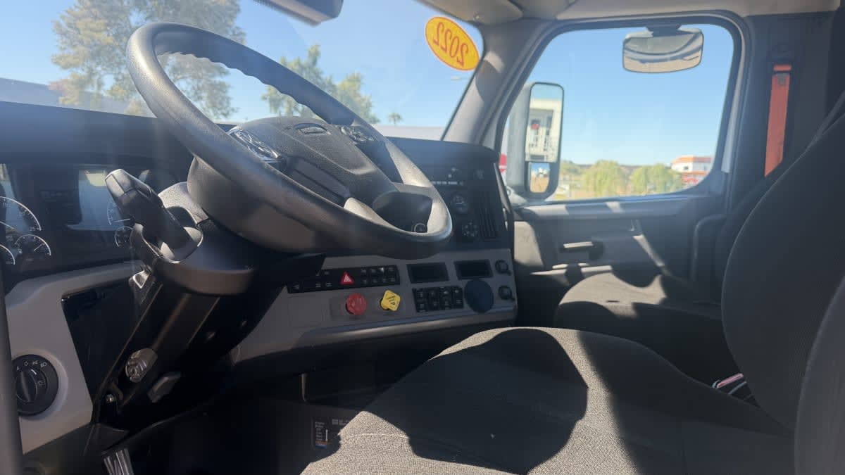 2022 Freightliner Cascadia in Phoenix, AZ — photo 7