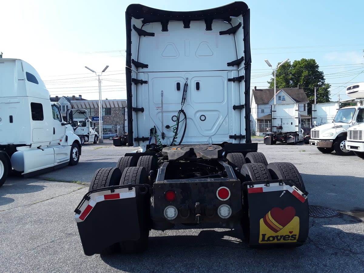 2023 Freightliner Cascadia in Allentown, PA — photo 5