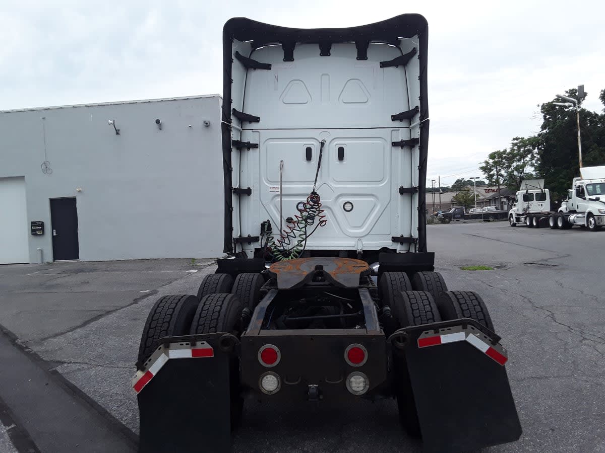 2023 Freightliner Cascadia in Allentown, PA — photo 5