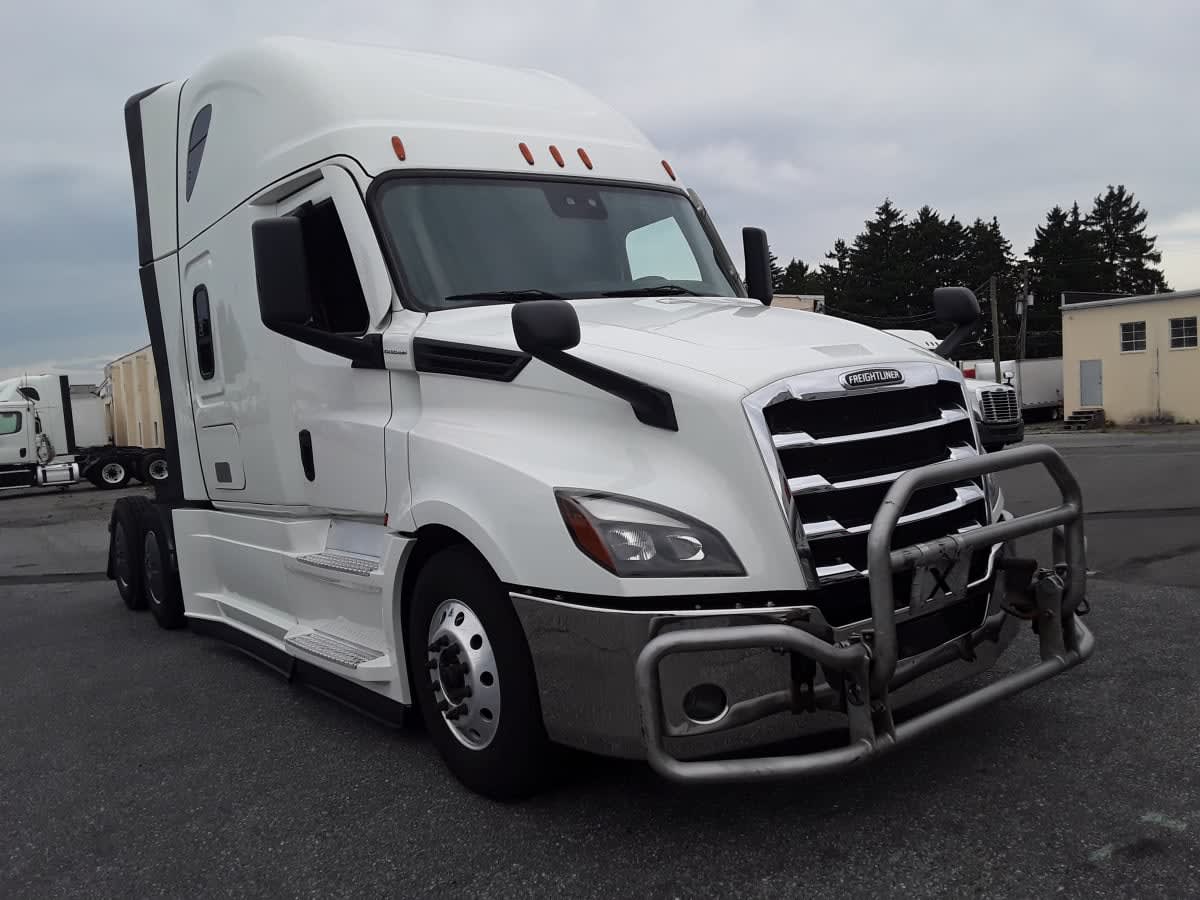 2023 Freightliner Cascadia in Allentown, PA — photo 3