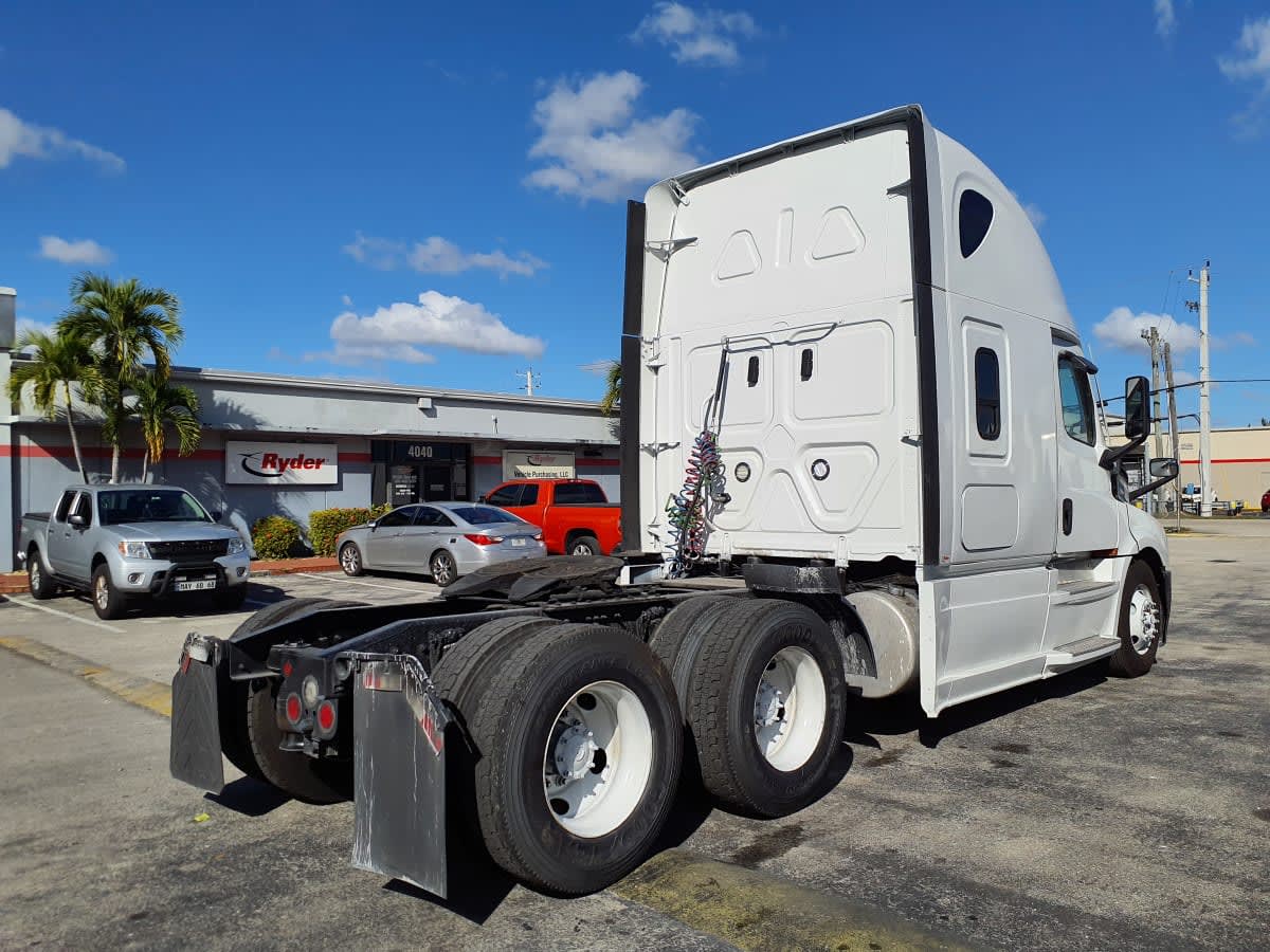 2022 Freightliner - image 4