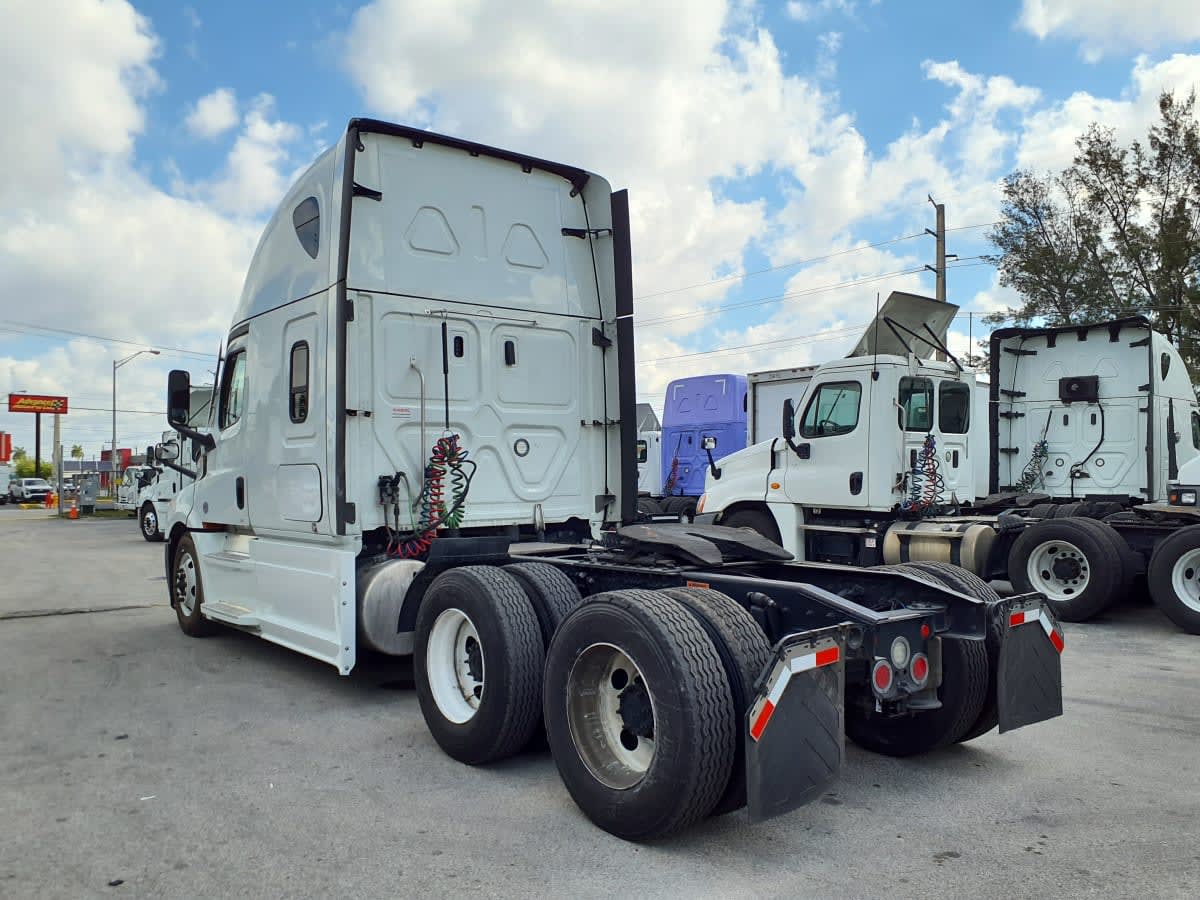 2022 Freightliner - image 6