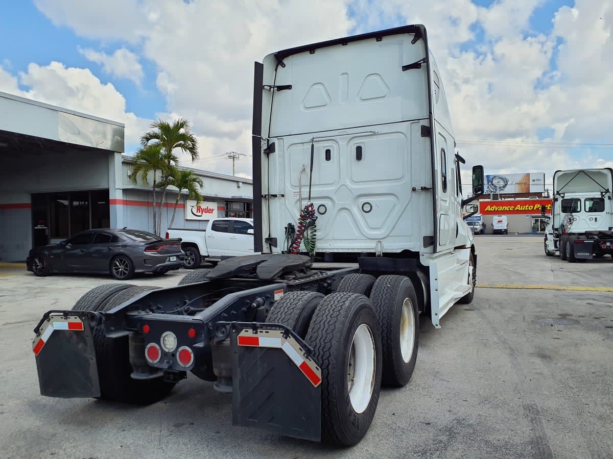 2022 Freightliner - image 4