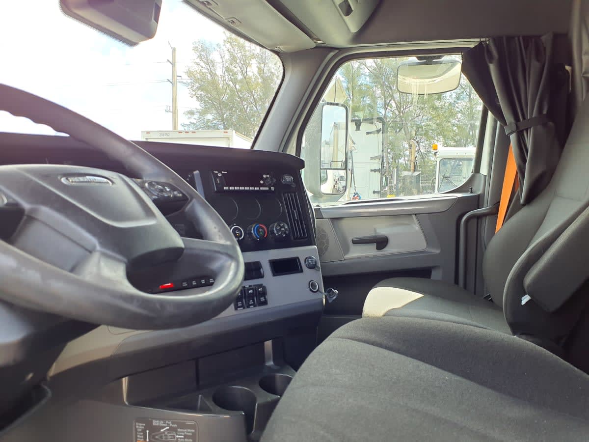 2022 Freightliner - image 7