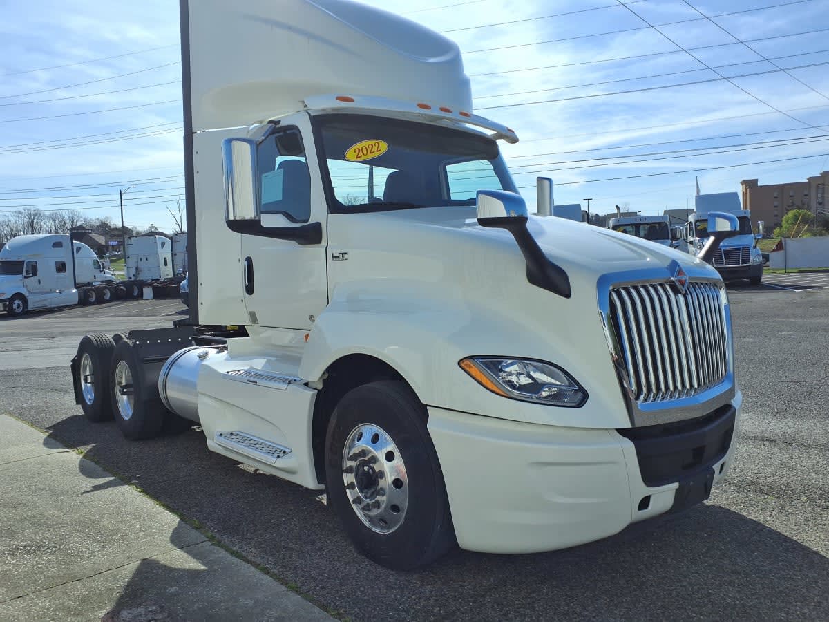 2022 Navistar International LT625 DAYCAB T/A 563614