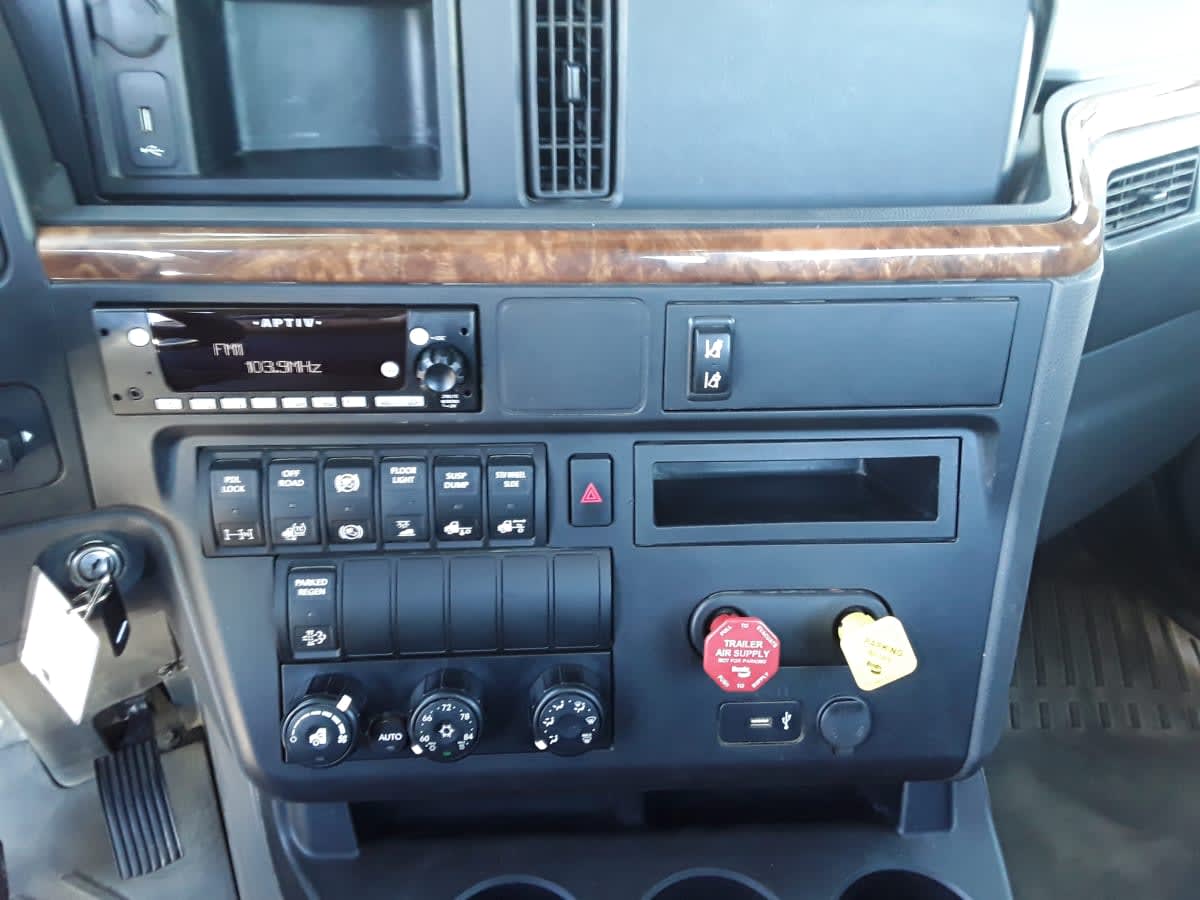 2022 Navistar International LT625 DAYCAB T/A 563617