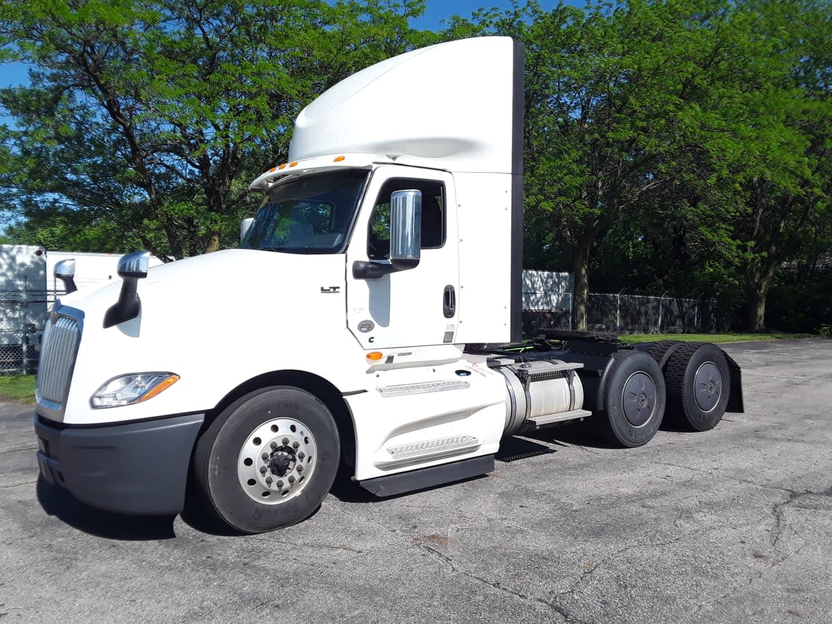 2022 Navistar International LT625 DAYCAB T/A 563617
