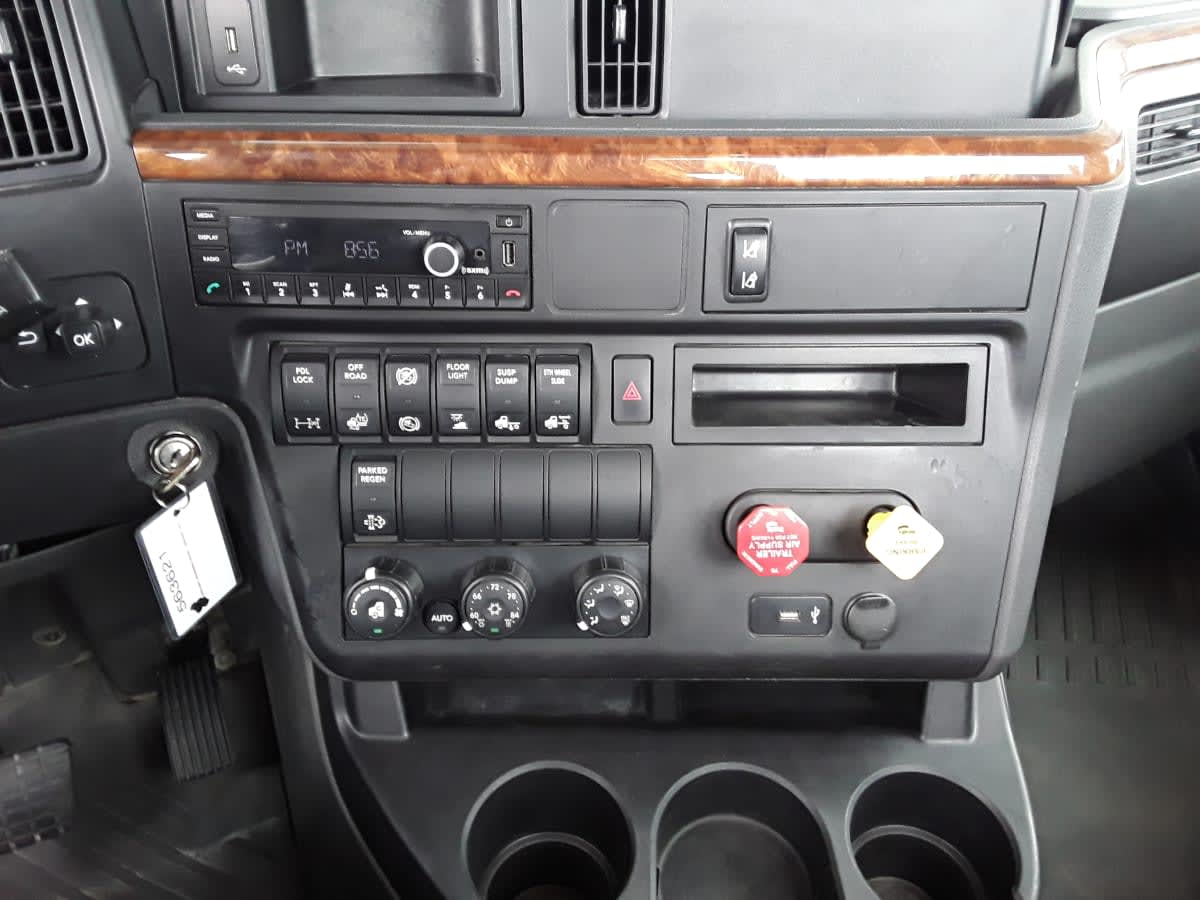 2022 Navistar International LT625 DAYCAB T/A 563621