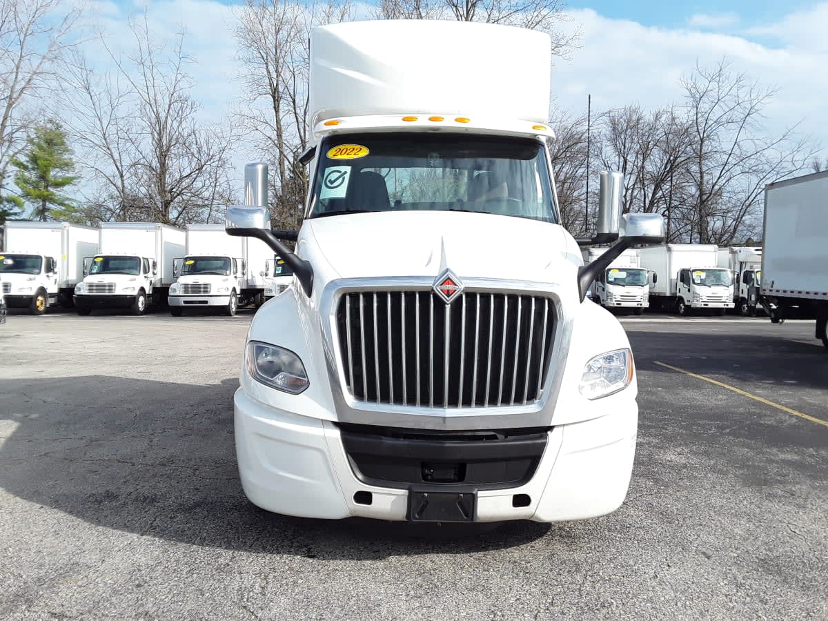 2022 Navistar International LT625 DAYCAB T/A 563621