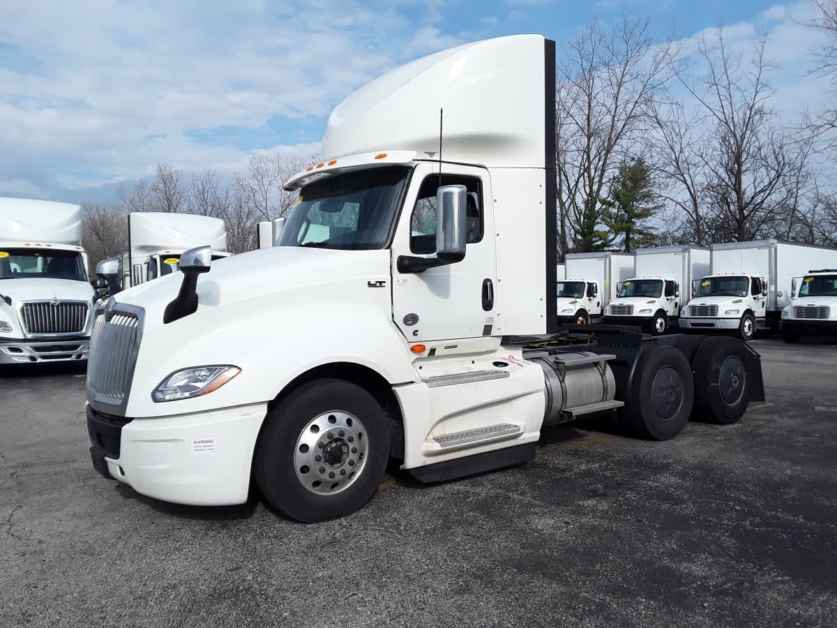 2022 Navistar International LT625 DAYCAB T/A 563621