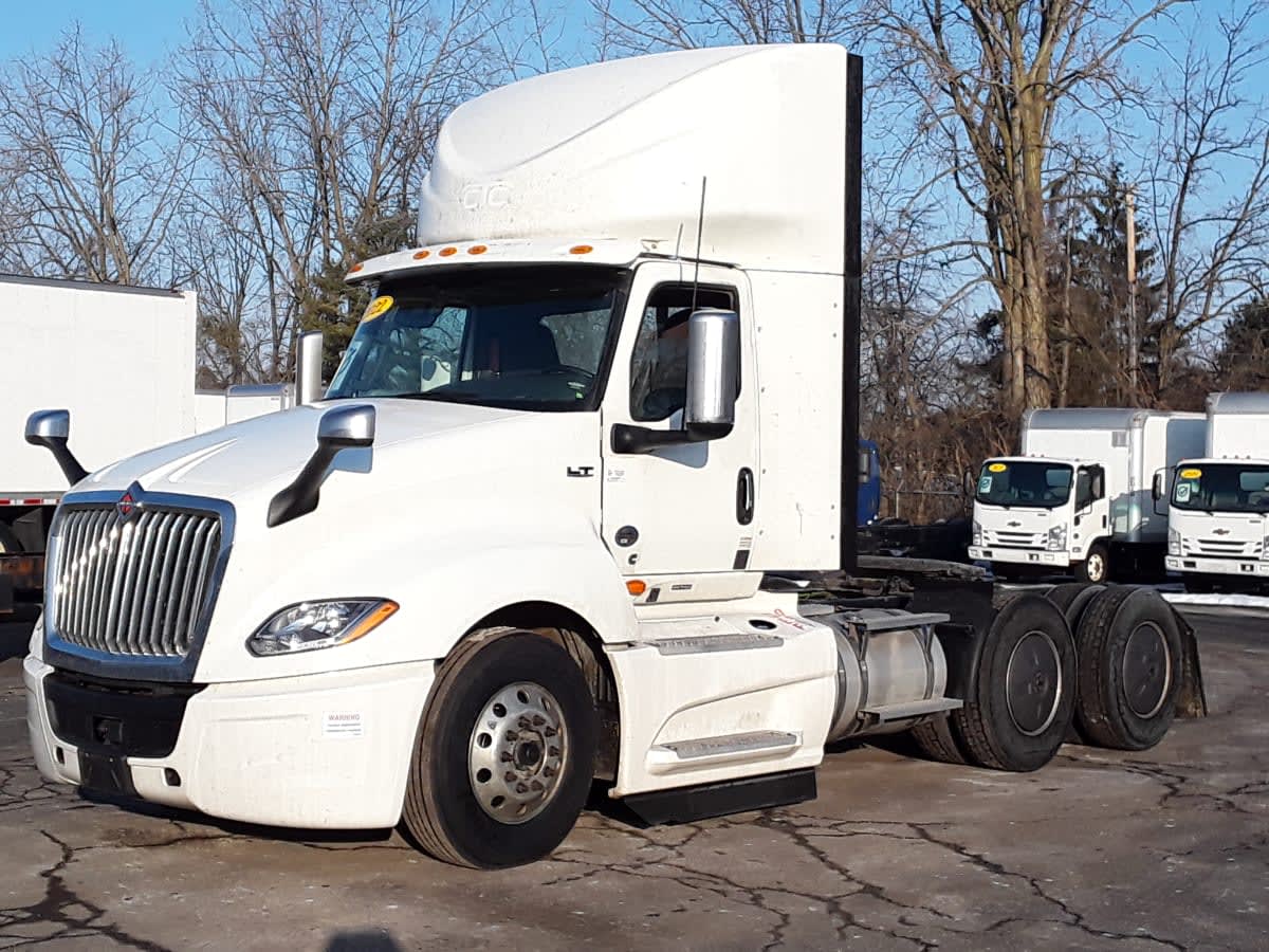 2022 Navistar International LT625 DAYCAB T/A 563622