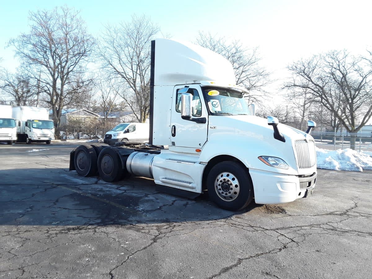 2022 Navistar International LT625 DAYCAB T/A 563622