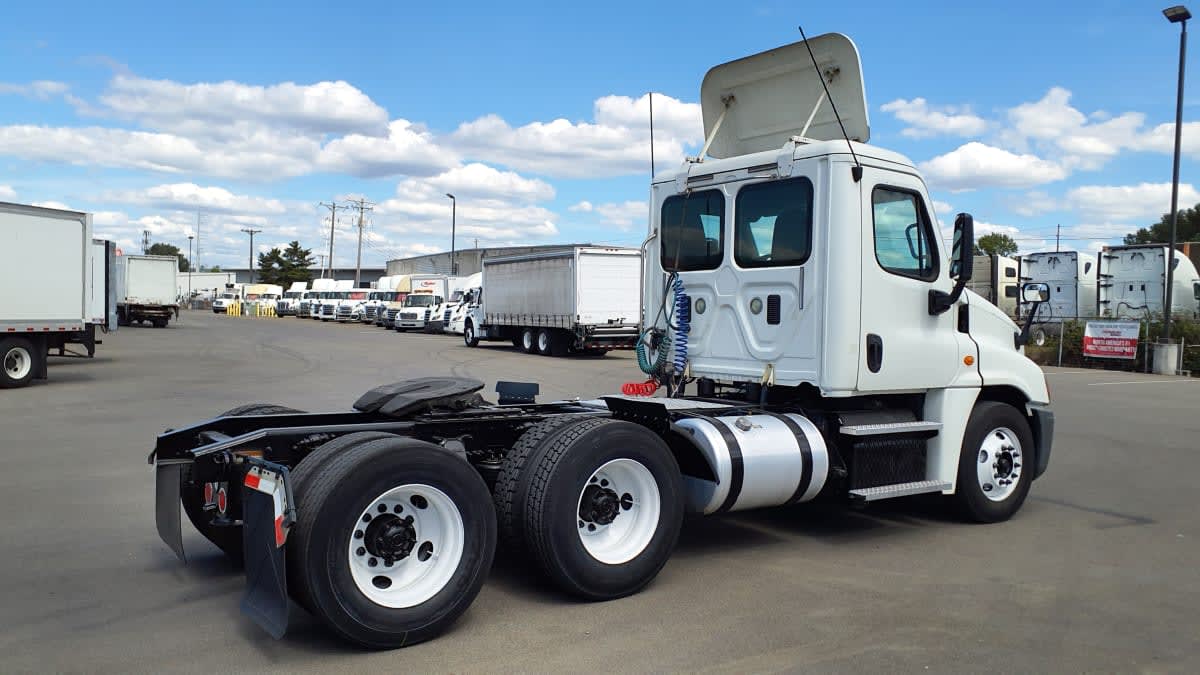 2014 Freightliner Cascadia in Tacoma, WA — photo 4