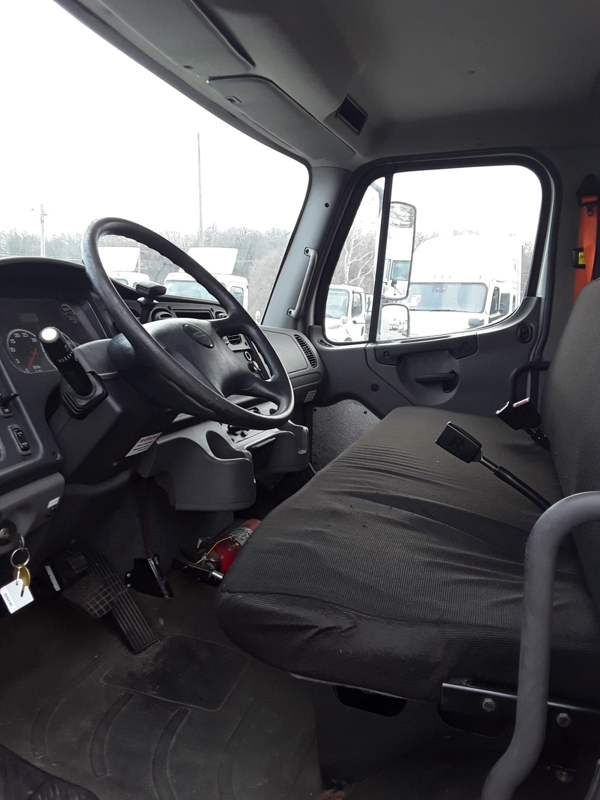 2015 Freightliner/Mercedes M2 106 563999