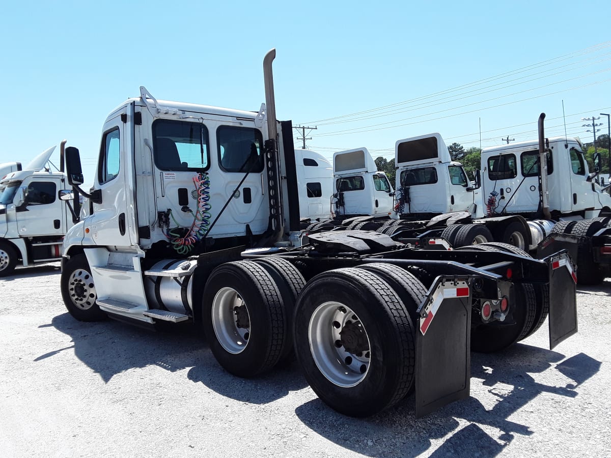 2015 Freightliner/Mercedes CASCADIA 125 564069