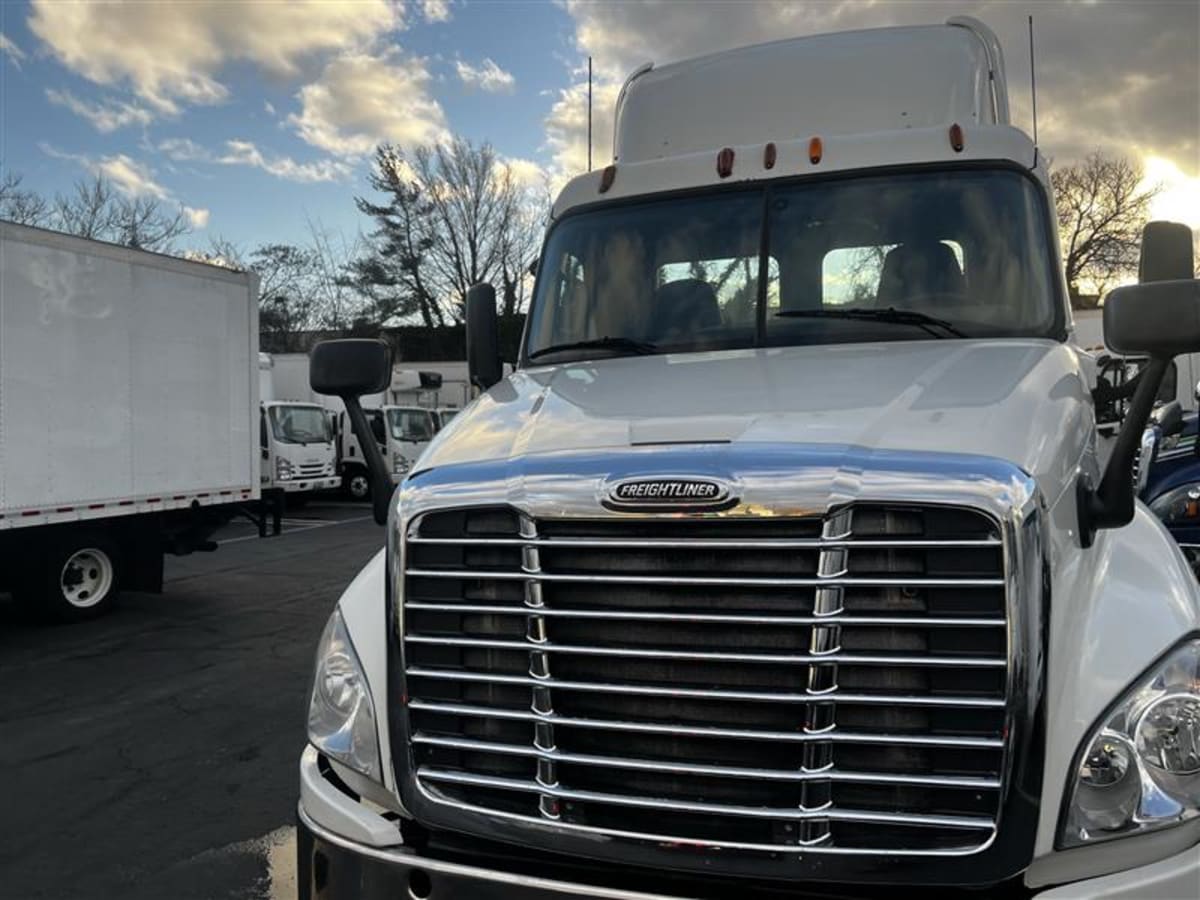 2015 Freightliner/Mercedes CASCADIA 125 564076