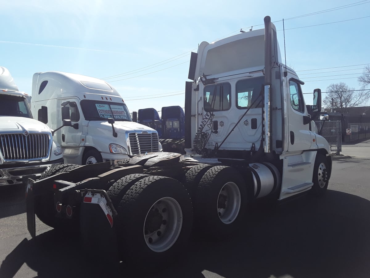 2015 Freightliner/Mercedes CASCADIA 125 564087