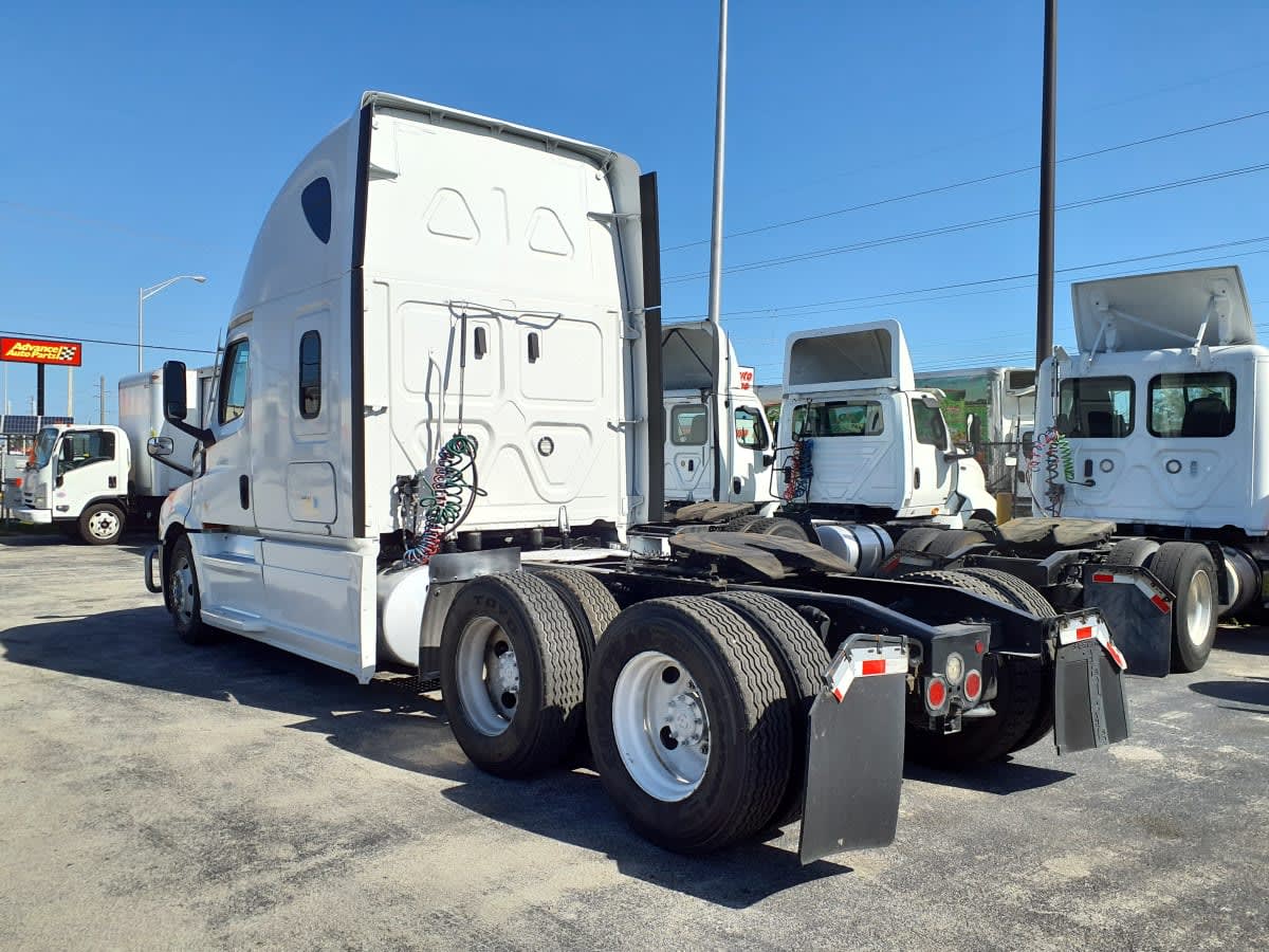 2022 Freightliner - image 6