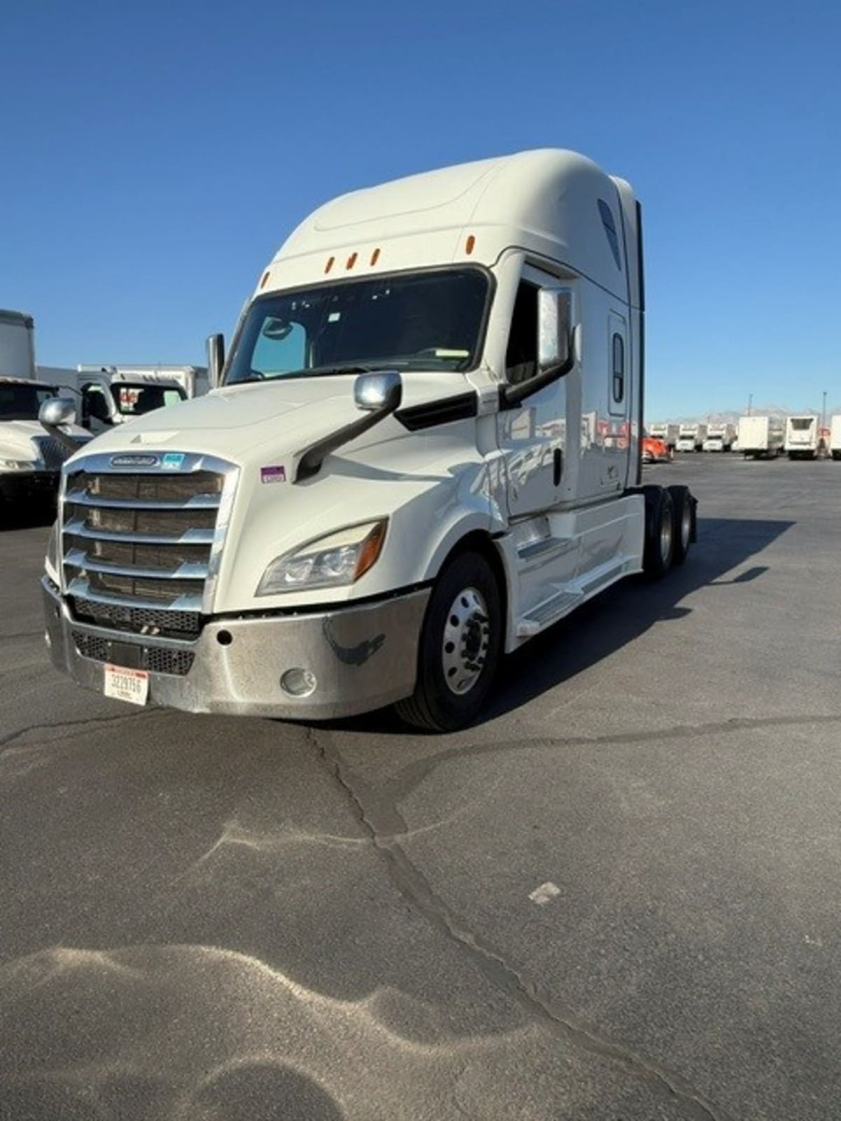 2022 Freightliner Cascadia in North Las Vegas, NV — photo 3