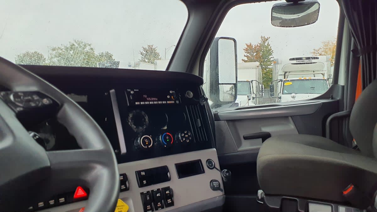 2022 Freightliner Cascadia in Bolingbrook, IL — photo 7