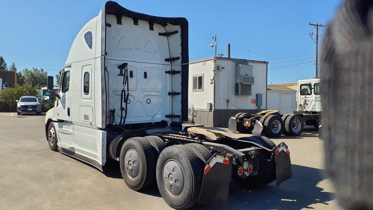 2022 Freightliner Cascadia in Tacoma, WA — photo 6