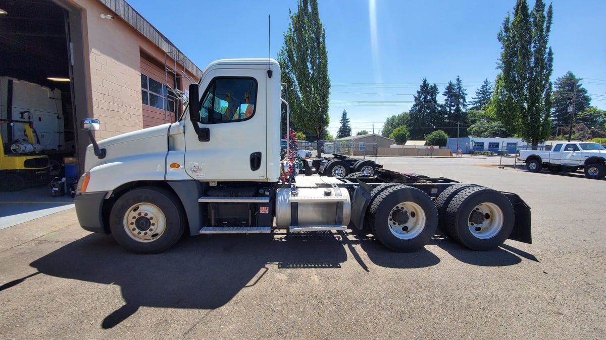 2014 Freightliner/Mercedes CASCADIA 125 565288