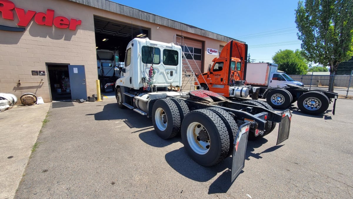 2014 Freightliner/Mercedes CASCADIA 125 565288